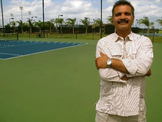 Qui est l'entraîneur de tennis Burzis Kanga ? Son Wiki : Nationalité, Âge, Biographie, Affaire, Faits, Divorce
