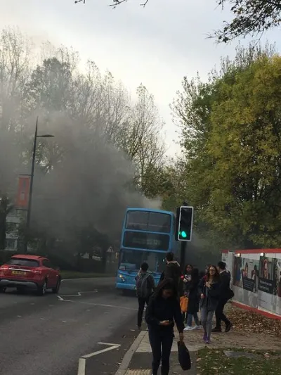 'Bussi syttyi tuleen, kun se yritti päästä mäkeä ylös': Puhuimme opiskelijoille 12X-bussissa