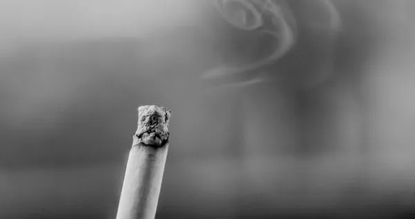 V piatok zakazujú 10 balení cigariet